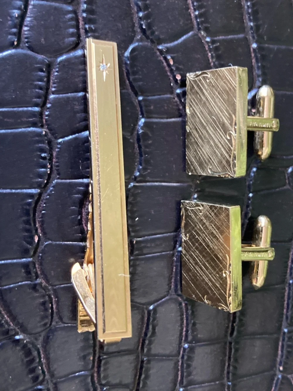 Vintage R.F. Simmons Karatclad Gold Electroplate Cufflinks & La Mode Tie Bar Set